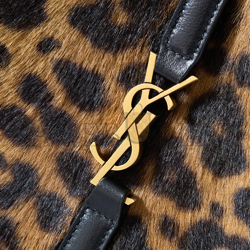 Y51 LE 5 À 7 BABY BEA IN PONY HAIR LEATHER 872469AAD0N2063 (18*15.5*13cm)
